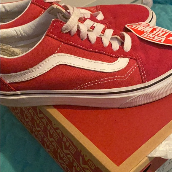 Red vans - Picture 2 of 3